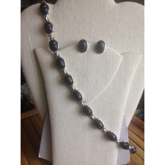 Vintage Black Scarab Choker & Earrings - Picture 4 of 10